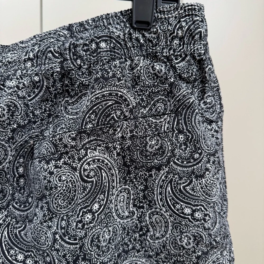 Topman Men’s S/M Black and White Paisley Swim Shorts